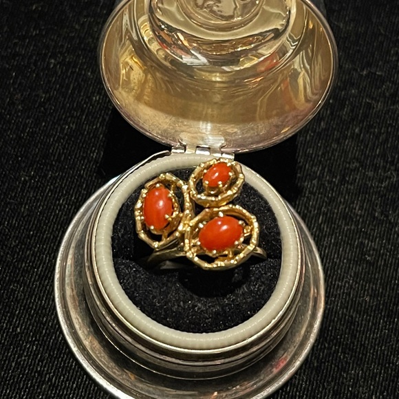 ✨ 14K Gold Vintage Red Coral Ring - Picture 4 of 5